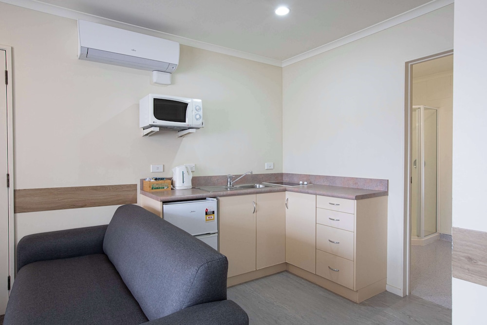 Deluxe Room, Multiple Beds, Non Smoking, Kitchen