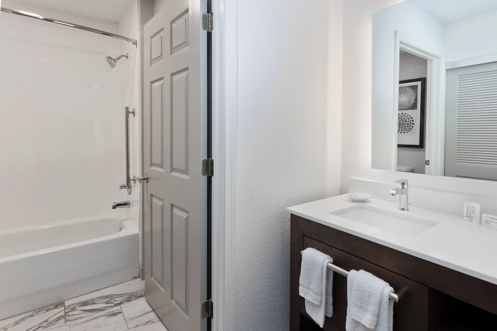 Suite, 1 Bedroom - Photo 5