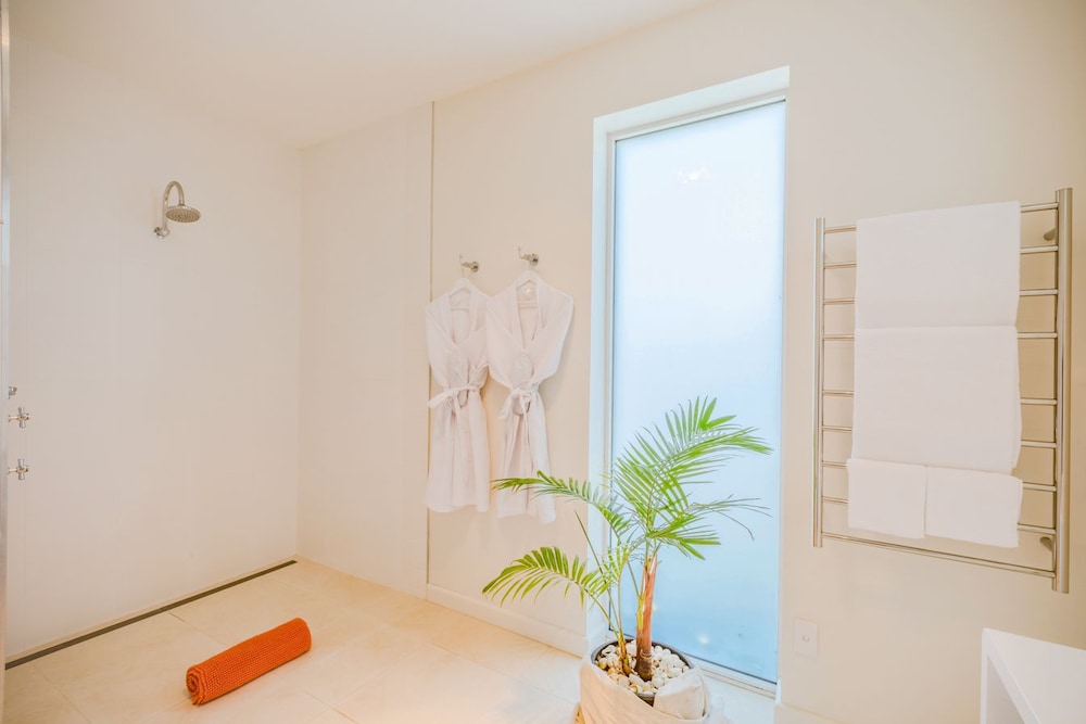 Luxury Villa, 2 Bedrooms, Sea View, Oceanfront photo 3