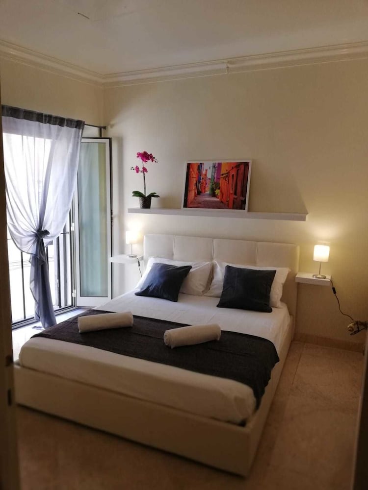 Classic Double Room, Private Bathroom (External) (Suite 1)