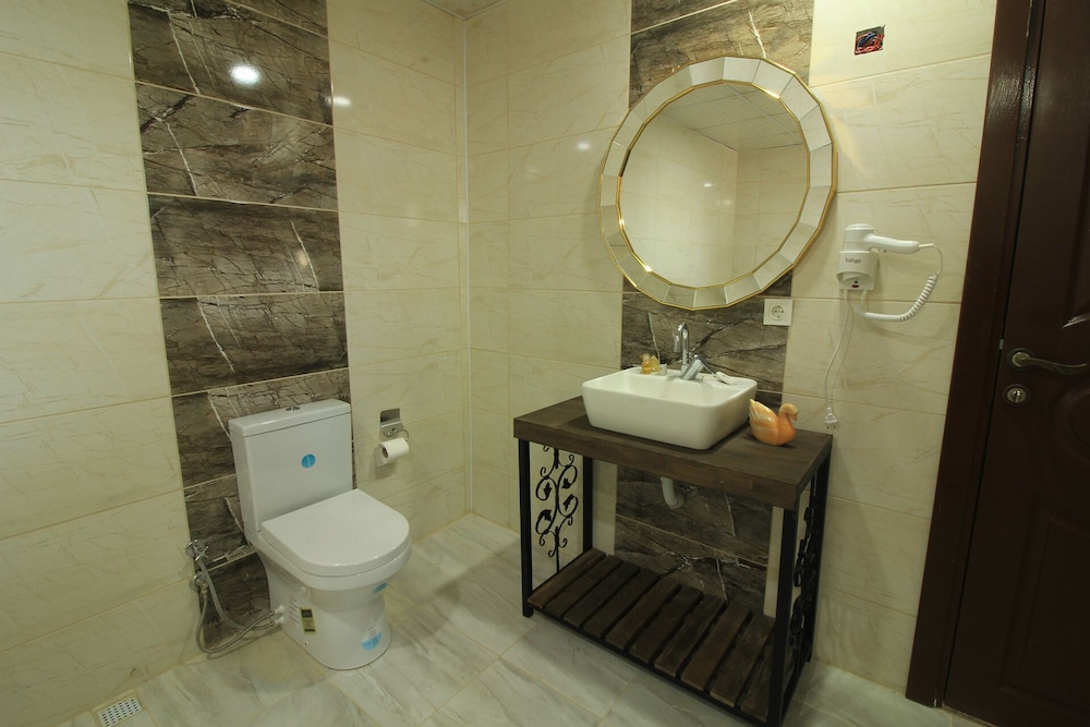 Twin Room - Photo 2