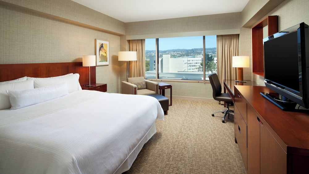 Premium Room, 1 King Bed, Bay View - Photo 3