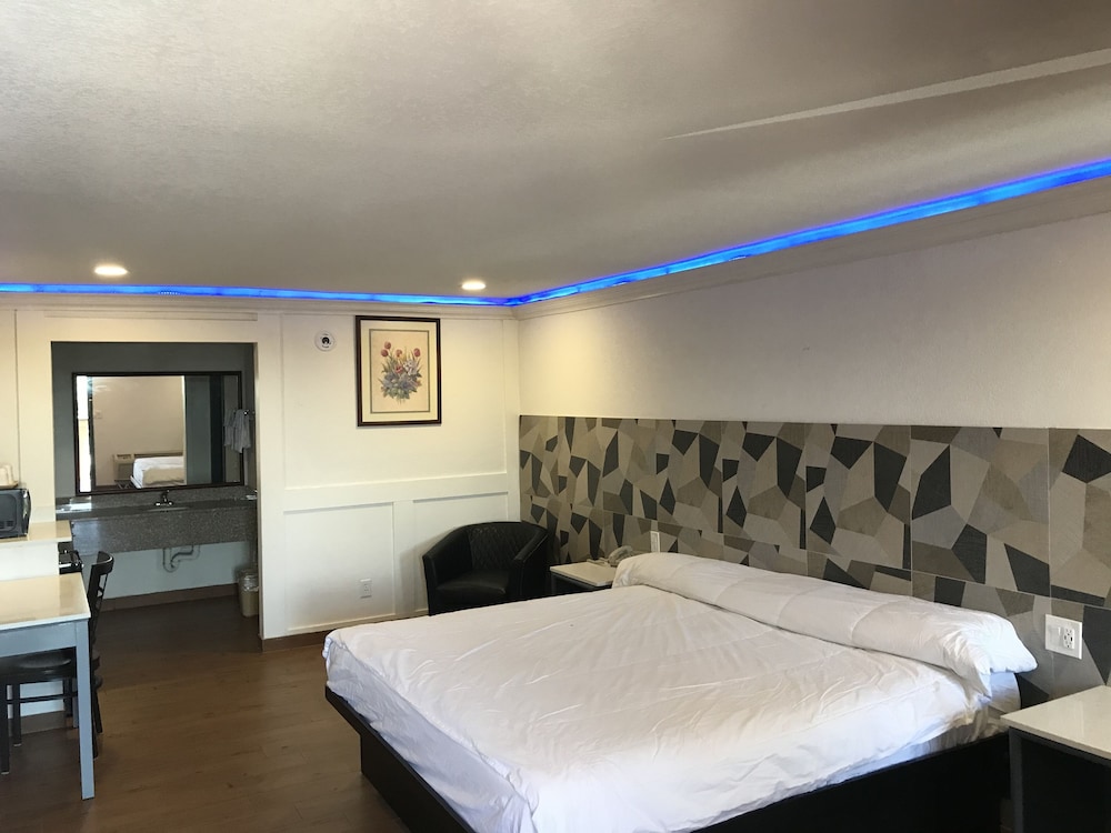 One king bed non smoking