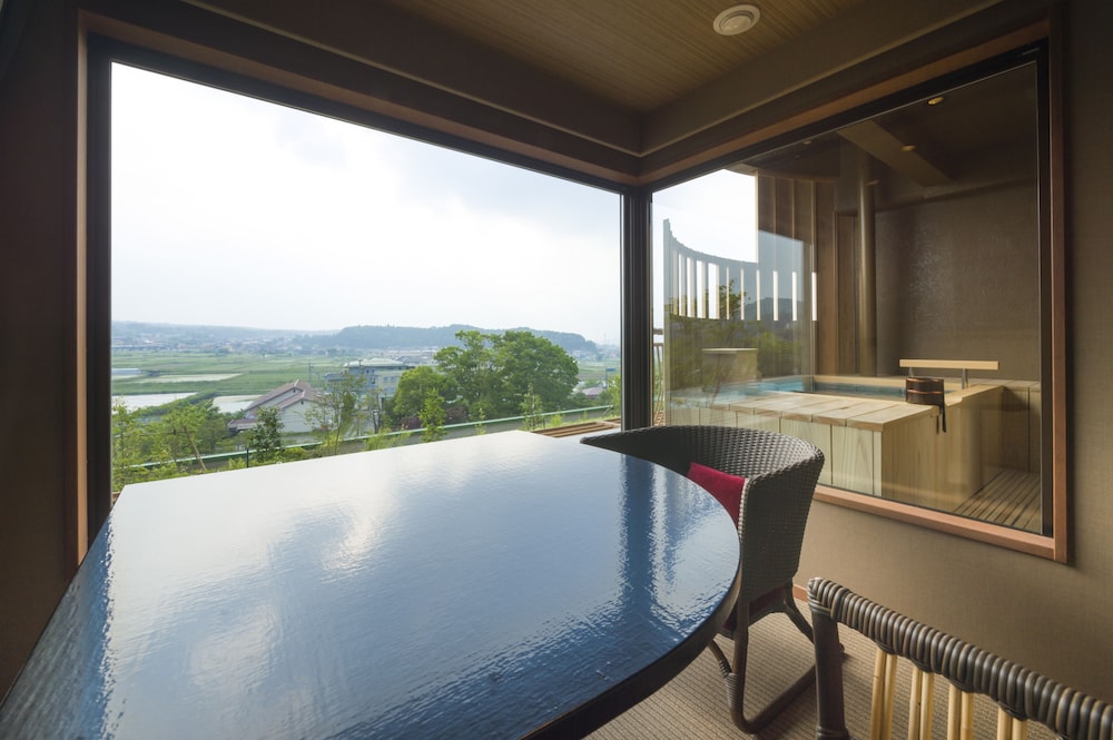 Asumi B Western Room with Open Air Bath, Mt. Fuji View [With Yamanshi Wine Lounge Access] photo 2