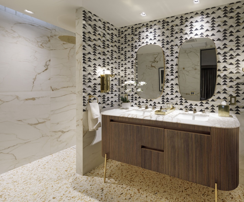 Hermann Pool View Suite