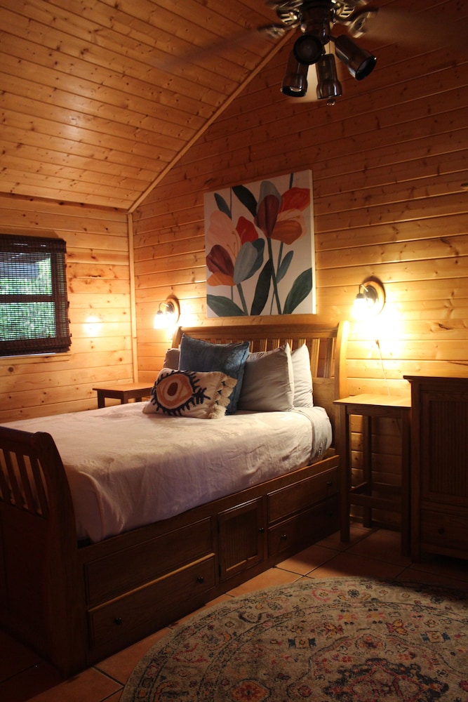 Premier Cabin, 2 Bedrooms, River View photo 2
