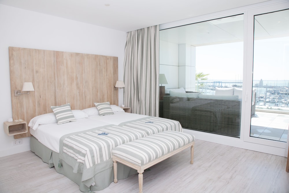 Apartment, 3 Bedrooms, Ocean View photo 2