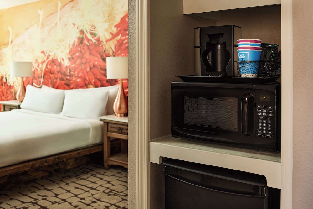 Room, 2 Queen Beds, Accessible (Mobility & Hearing, 3x3 Shower) - Photo 3