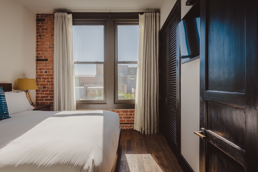 Luxury Loft, 2 Bedrooms, City View (Gypsy) photo 2