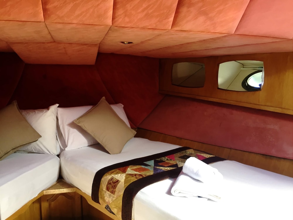 Basic Room, 2 Twin Beds, Marina View