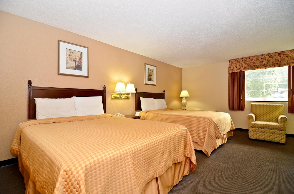 Room, 2 Queen Beds, Smoking