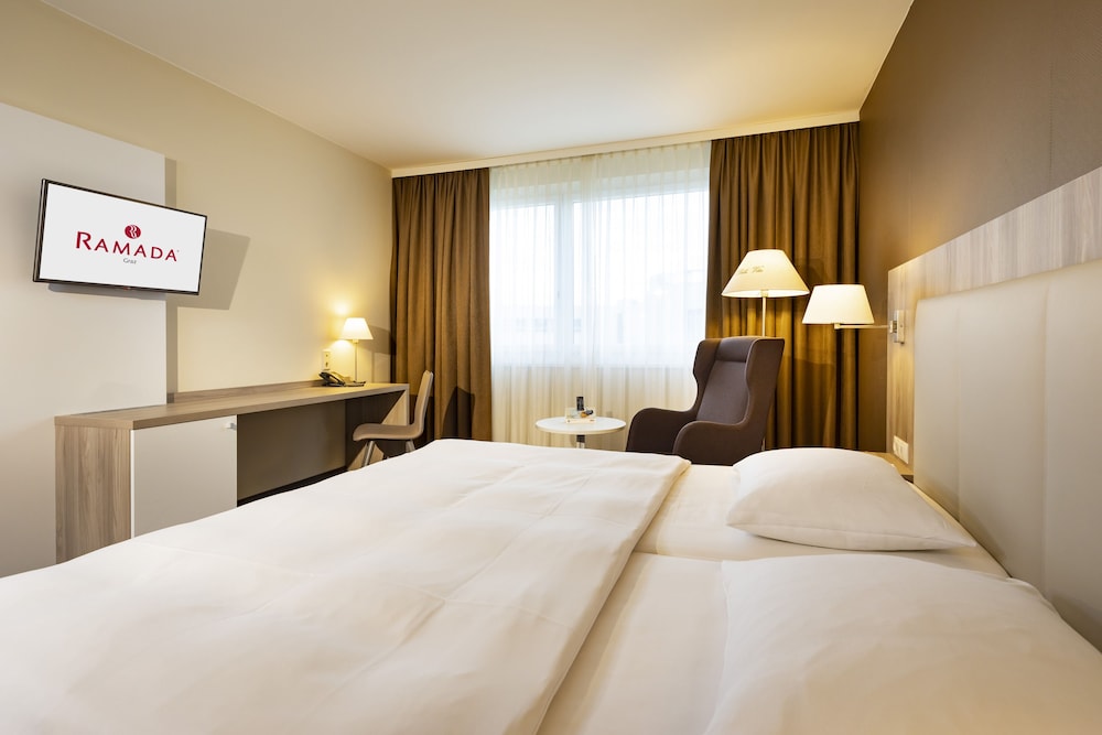 Room, 1 King Bed, Non Smoking photo 2