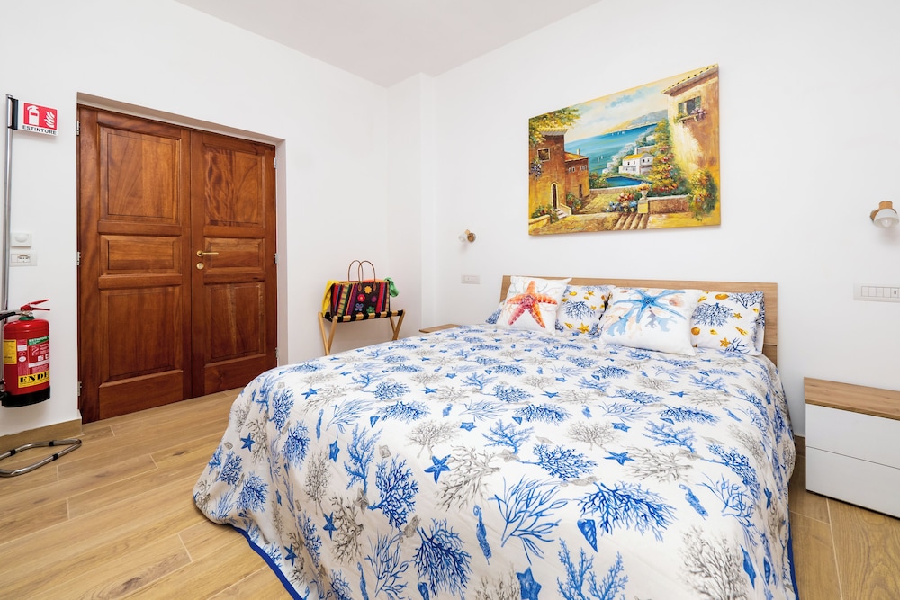 Honeymoon Room, Garden View