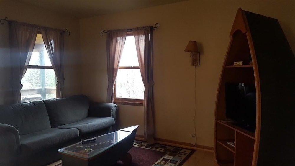 Cabin, 2 Bedrooms, Kitchen (The Neighbors) photo 1
