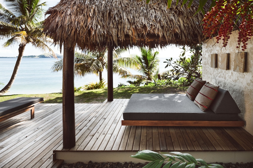 Beachfront Pool Villa photo 3