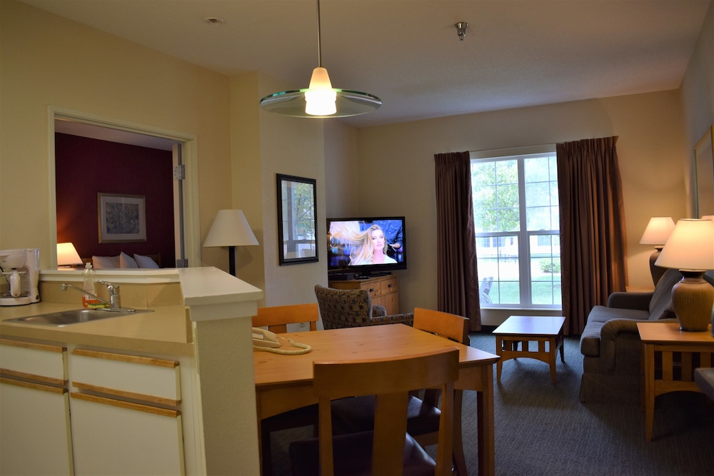 Suite, 1 Twin Bed, Accessible, Non Smoking (1 King & 2 Queen Beds) - Photo 8
