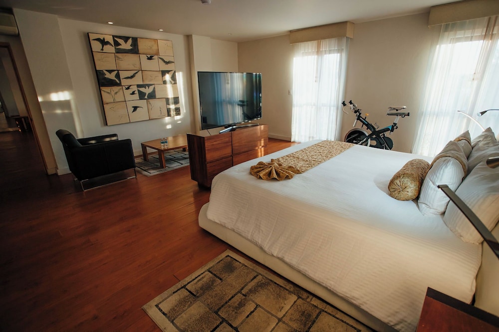 Suite, 1 King Bed (Master) - Photo 1