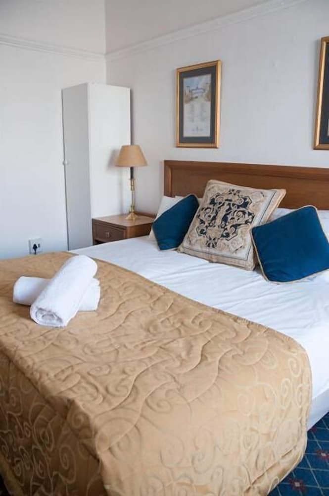 Standard Twin Room, Shared Bathroom