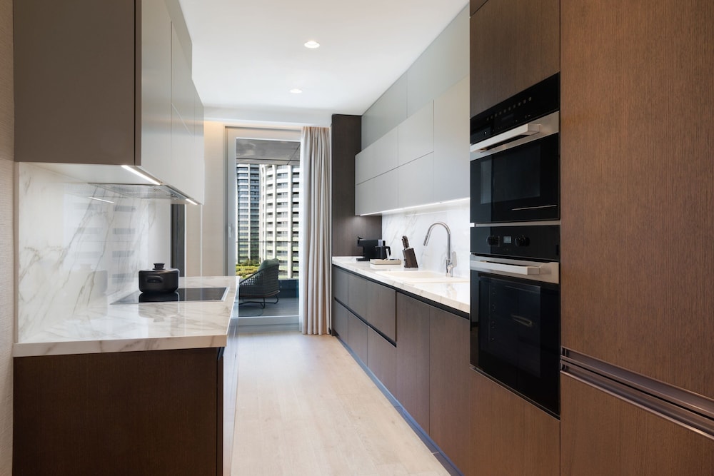 Supreme Four Bedroom Residence, Executive lounge access, 2 Queen, 1 King, 1 Twin, Sea view, Balcony
