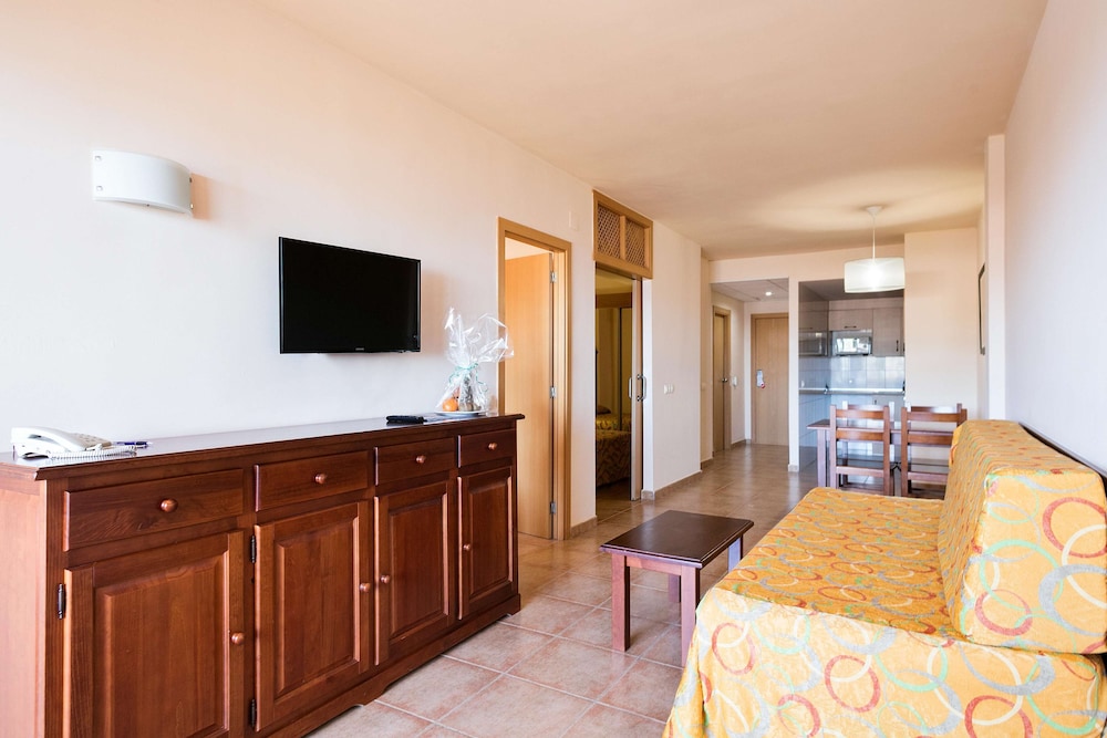 2 bedroom apartment (2 adults + 3 children) photo 2