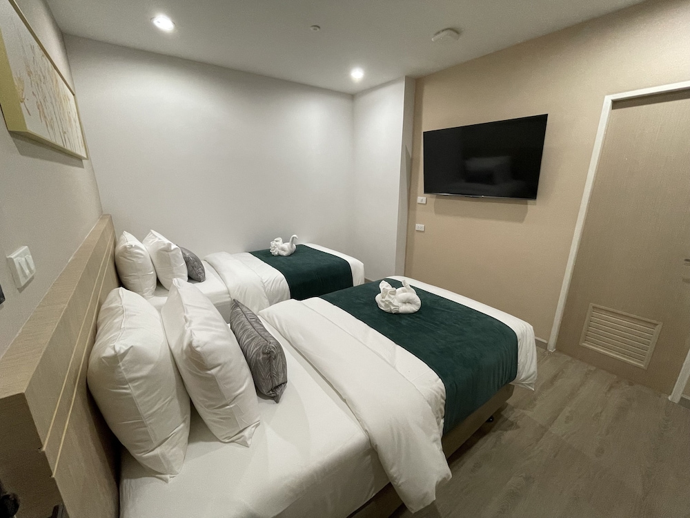 Standard Twin Room, 1 Bedroom, Non Smoking, No Windows - Photo 1