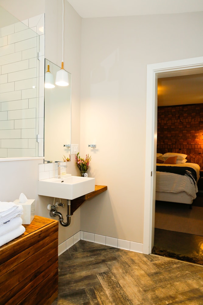Suite, 1 King Bed with Sofa bed, Non Smoking photo 3