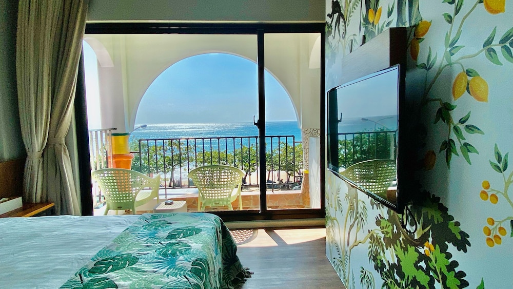 Deluxe Double Room with Ocean View photo 3