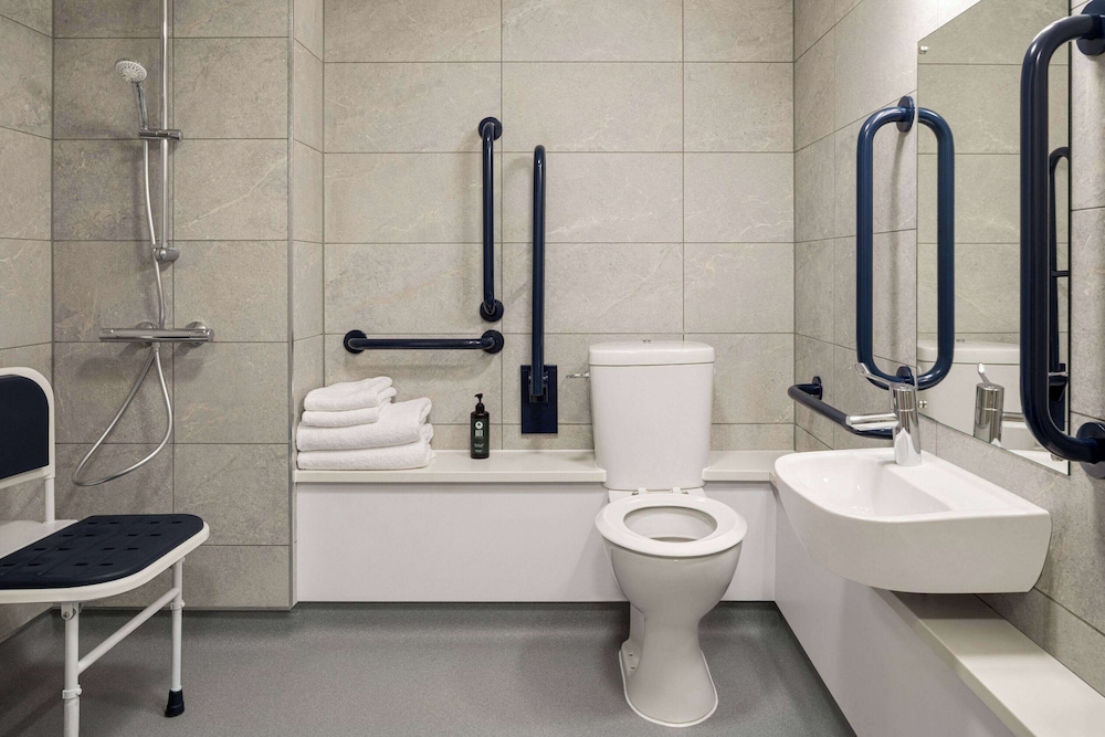 Room (Accessible King) - Photo 4