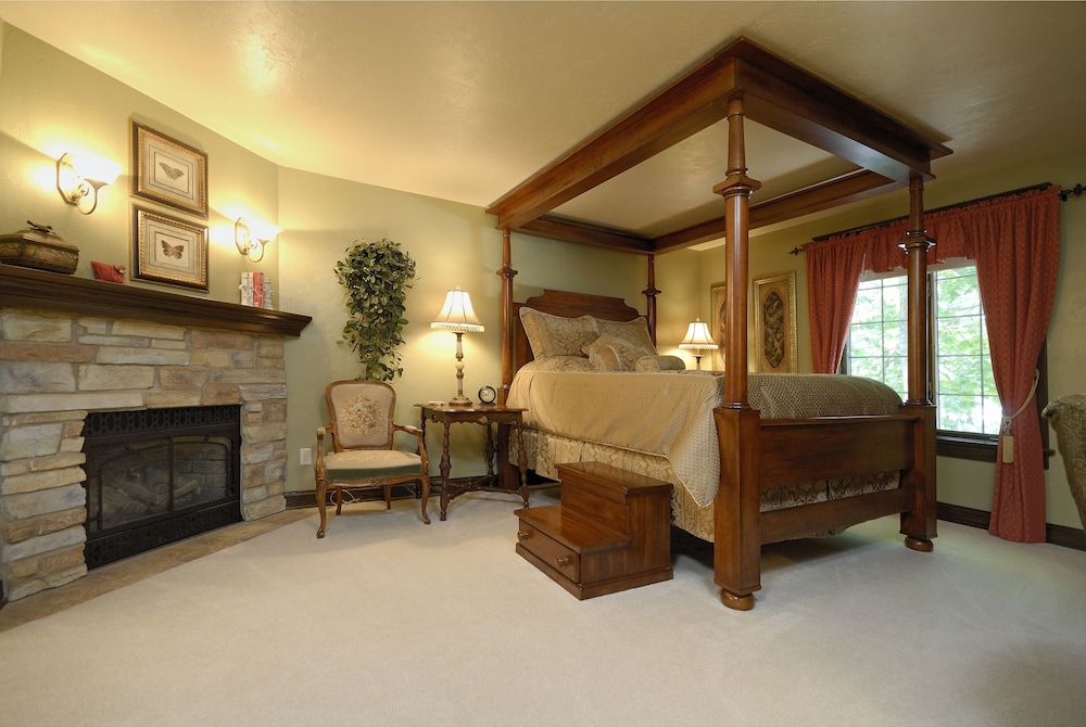 Premium Suite, 1 Queen Bed (The Sage Suite) photo 1