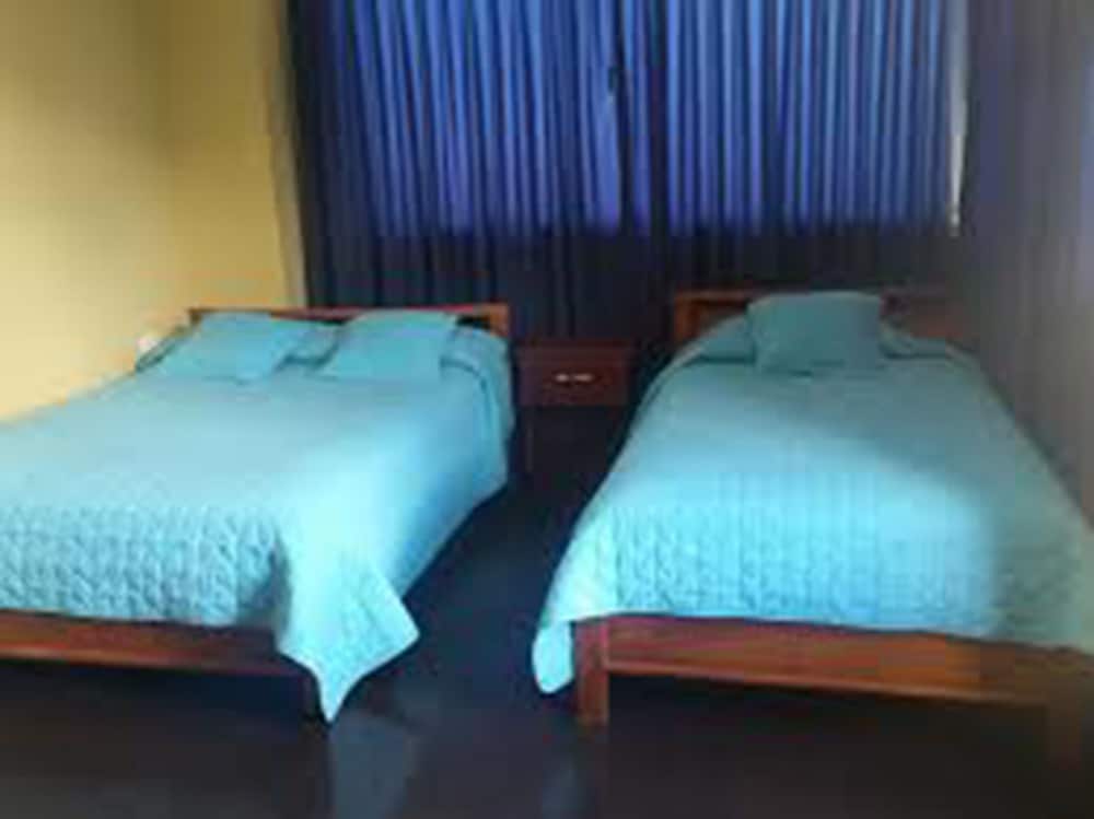 Family Room, 1 Bedroom (3 Beds) photo 3