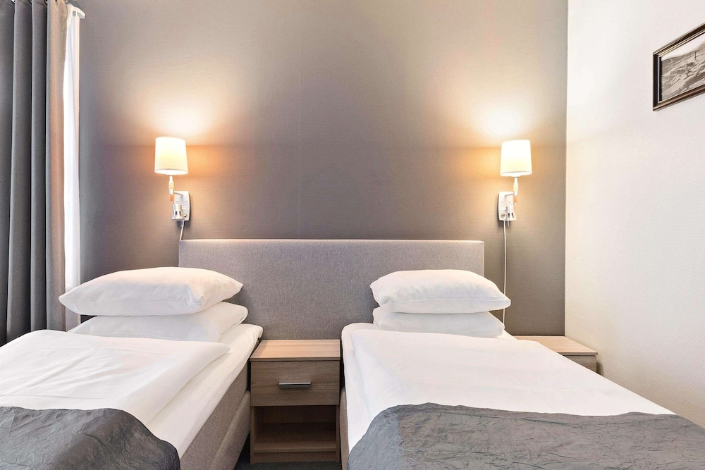 Standard Room, 2 Twin Beds, Non Smoking - Photo 5
