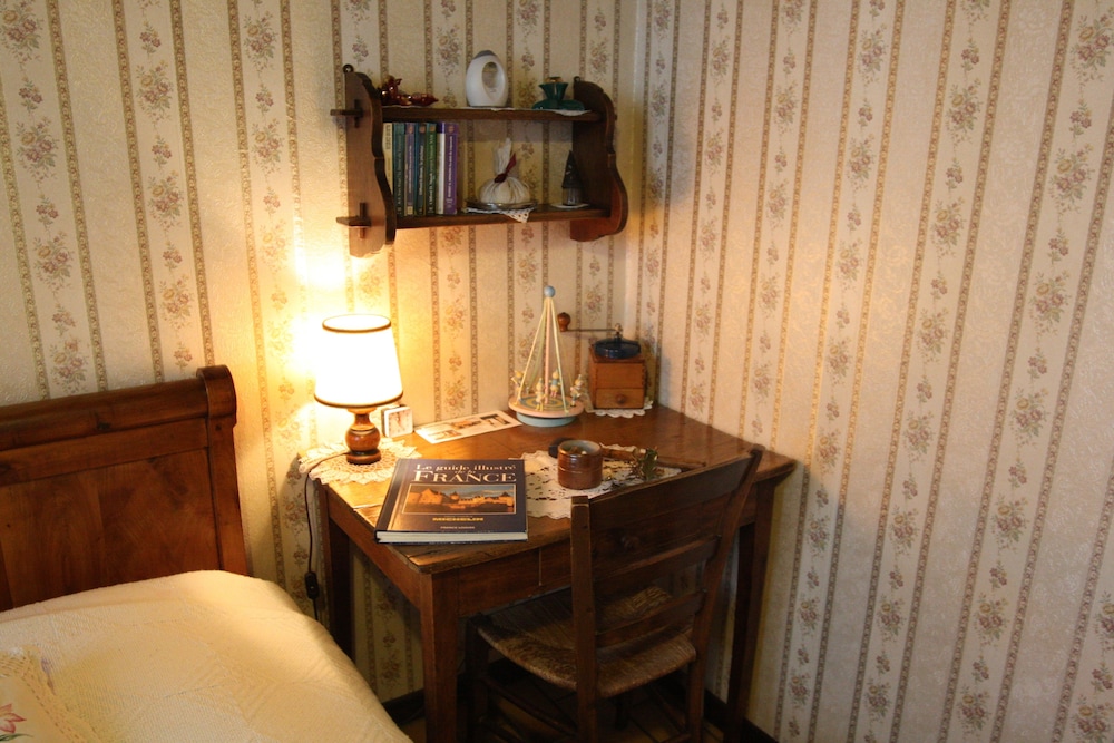 Standard Suite, Multiple Beds, Garden View photo 2