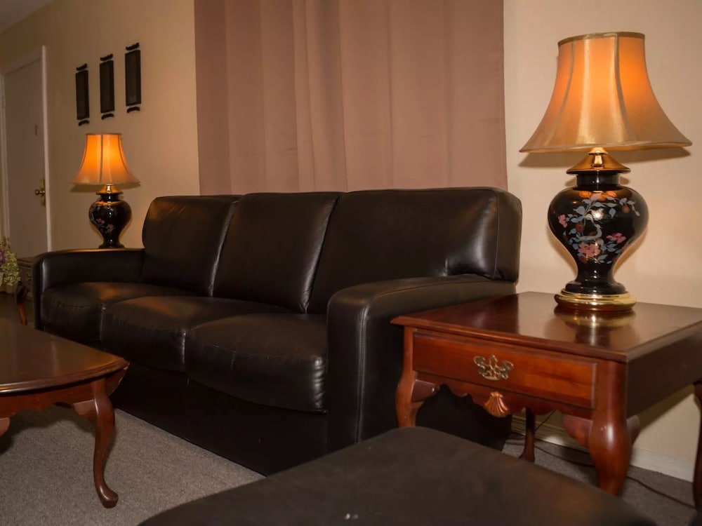 Business Suite, 1 King Bed, Non Smoking photo 3