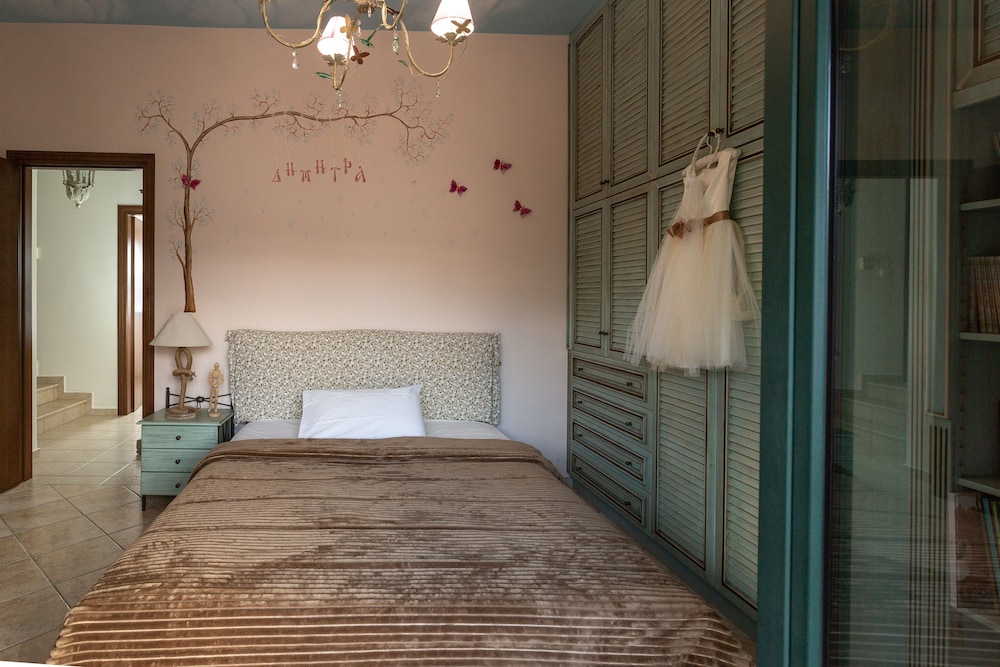 Luxury Villa, 3 Bedrooms, Sea View, Garden Area
