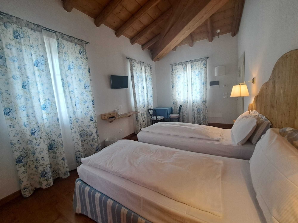 Superior Double or Twin Room, Garden View - Photo 6