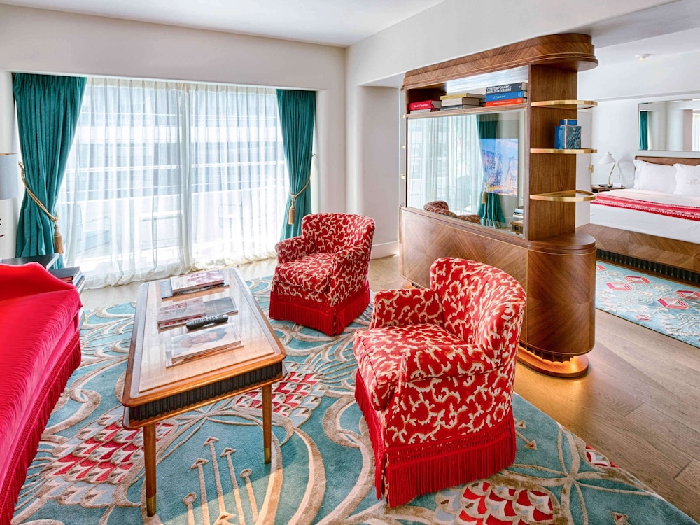 Junior Suite (Non Smoking) (Accessible)