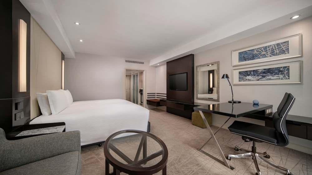 Classic Room, 1 King Bed (Super King) thumbnail 6