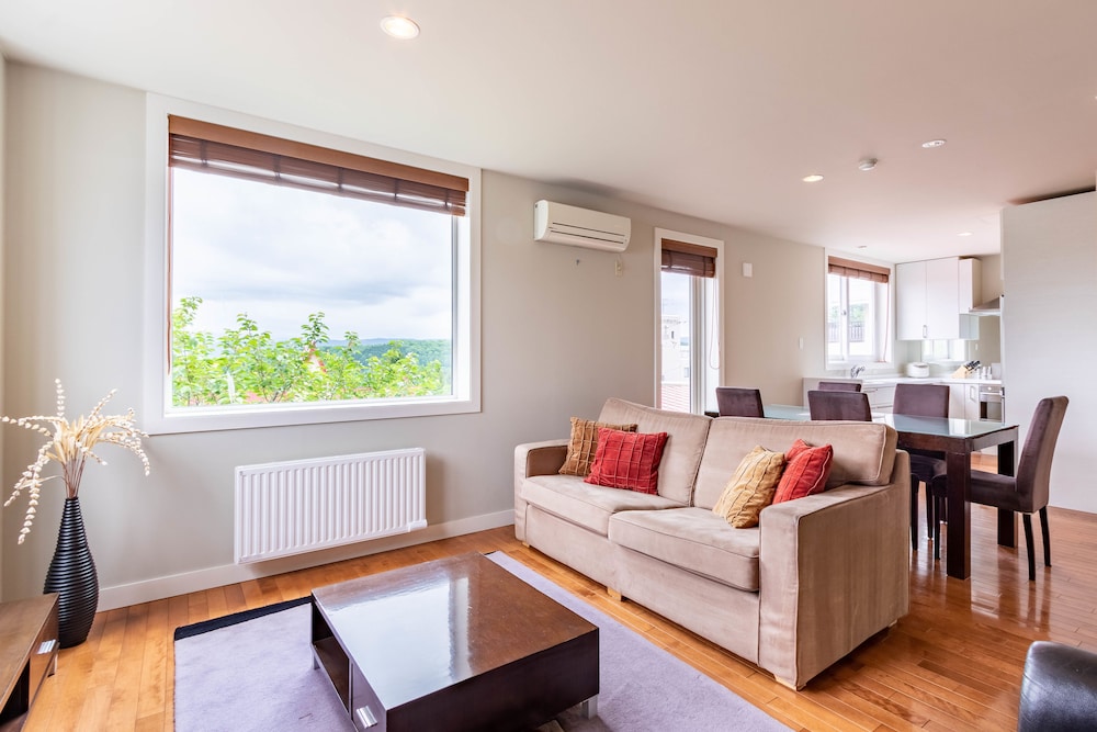Apartment, 2 Bedrooms, Mountain View (Upstairs)