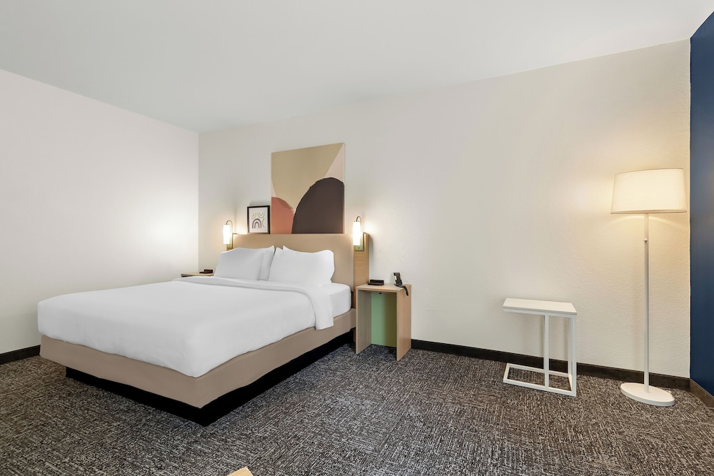 Room, 1 King Bed - Photo 2