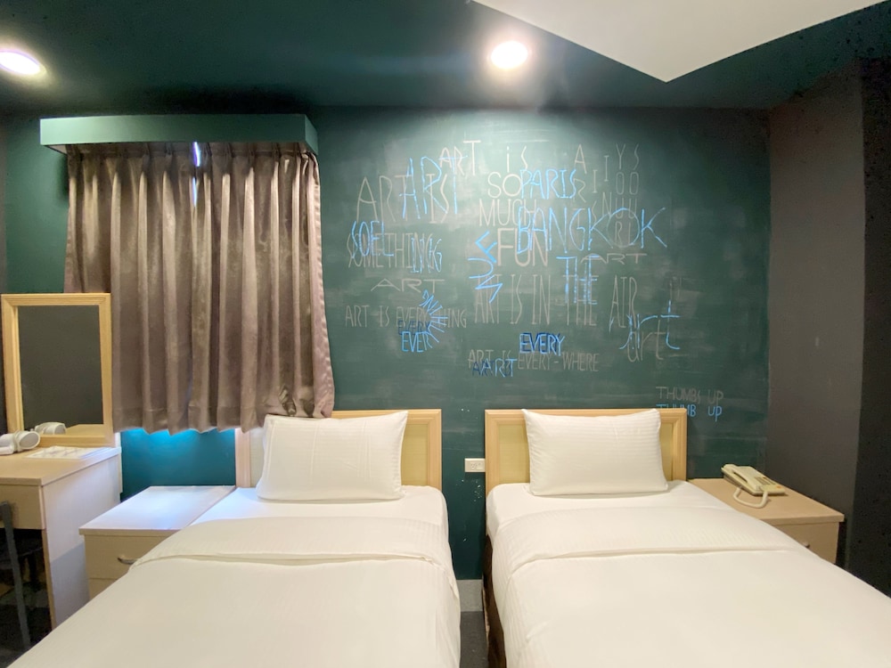 Business Twin Room, Multiple Beds photo 3