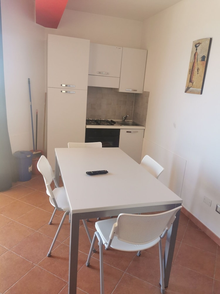 Basic Apartment photo 3