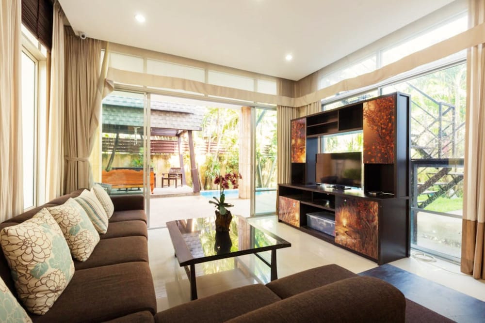Three-Storey Villa with Private Pool photo 1