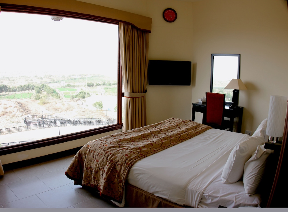 Suite, 1 Double Bed, Bathtub, Garden Area