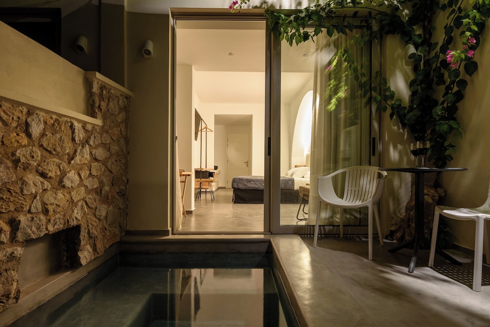 Junior Suite, Jetted Tub - Photo 11