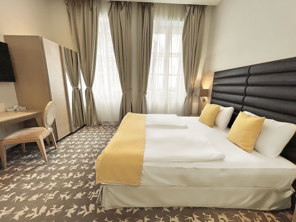 Standard Double Room - Photo 1