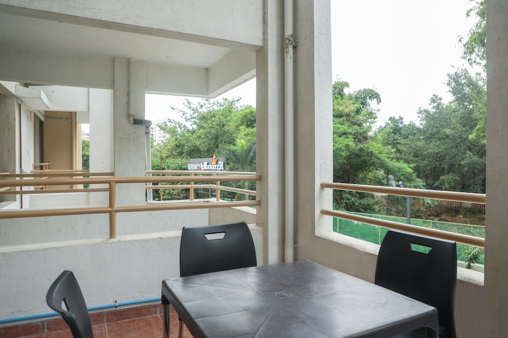 Deluxe Twin Room with Balcony - Photo 31