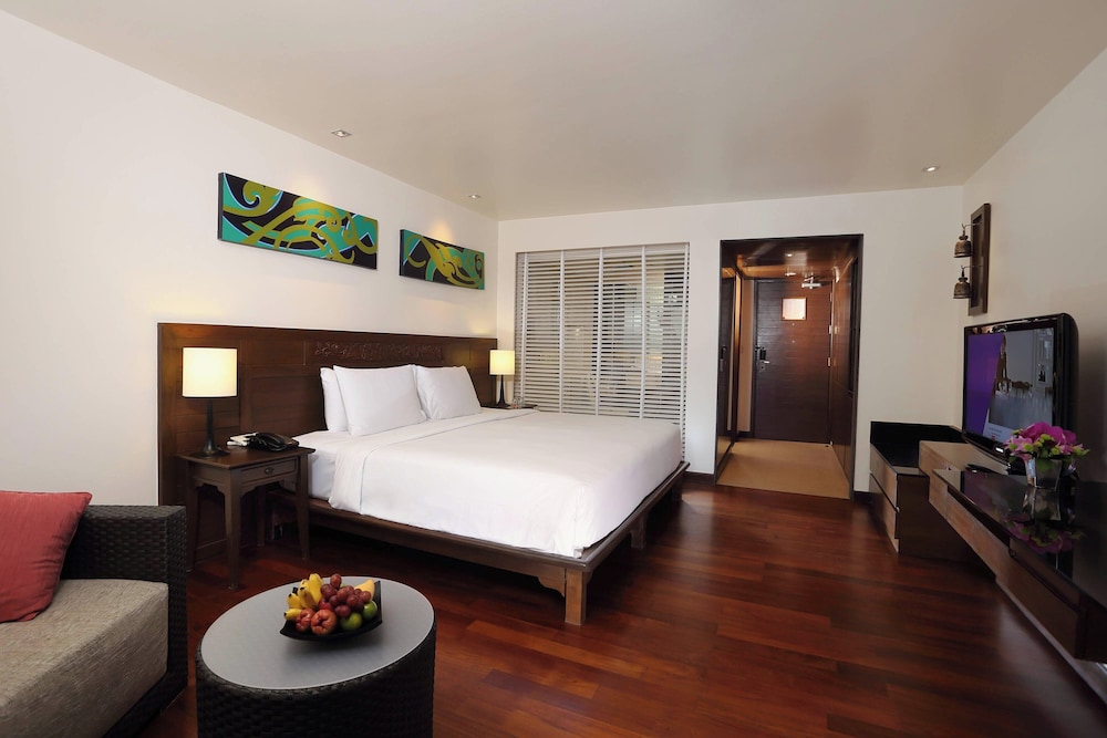 Room, 1 King Bed - Photo 4
