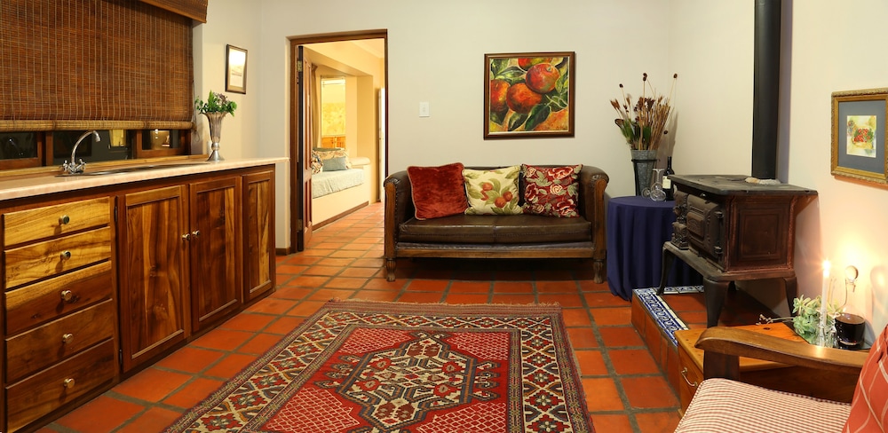 Luxury Cottage, 1 Bedroom, Pool Access, Mountain View (Small cottage: Red Bishop) photo 1