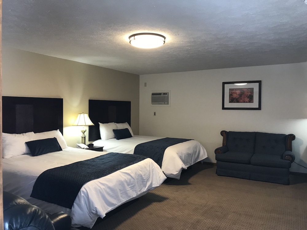 City Double Room, 2 Queen Beds, Refrigerator & Microwave photo 1
