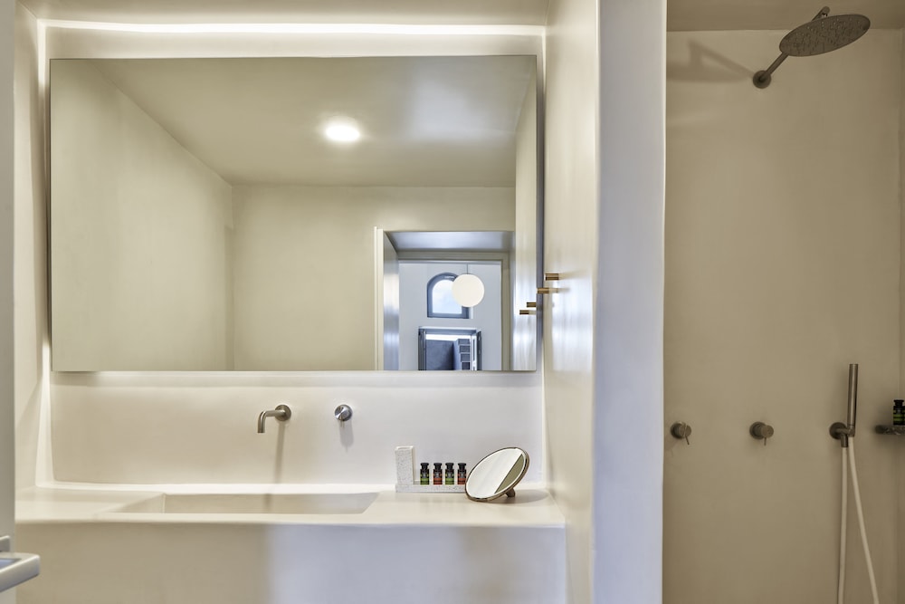 Superior Suite, Jetted Tub, Sea View - Photo 9